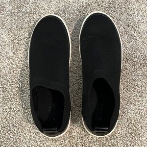 Market & Spruce black sneakers size 8 EUC